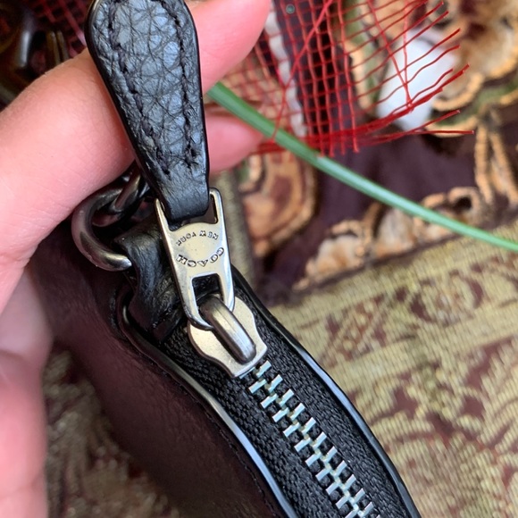 Authentic COACH Pebbled leather logo round coin zip keychain - Picture 7 of 11